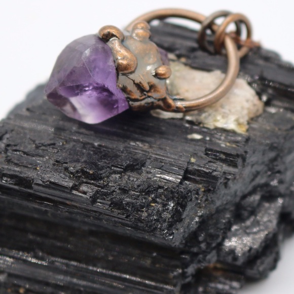 Amethyst Point 16in - Picture 2 of 5